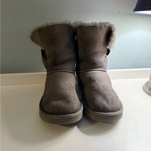 Women's Grey Shearling Boots (Ugg).
Size 8 
Well loved but no holes, some marks.